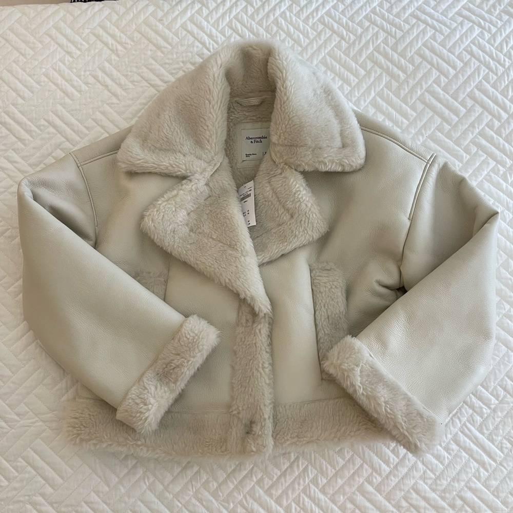 Abercrombie & Fitch Oversized Short Sherpa-Lined Vegan Leather Coat XS